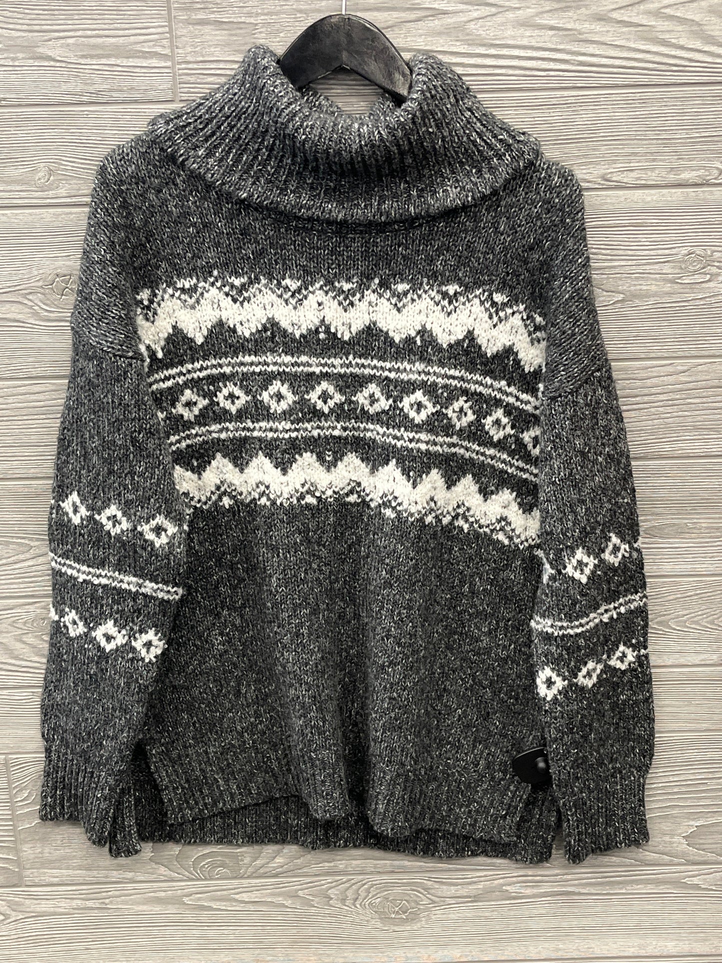 Sweater By Clothes Mentor  Size: L