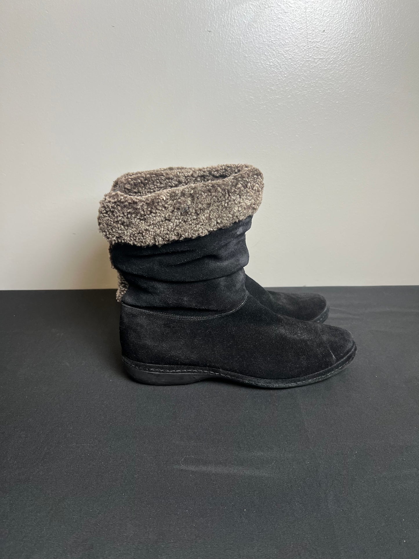 Boots Snow By Stuart Weitzman  Size: 8