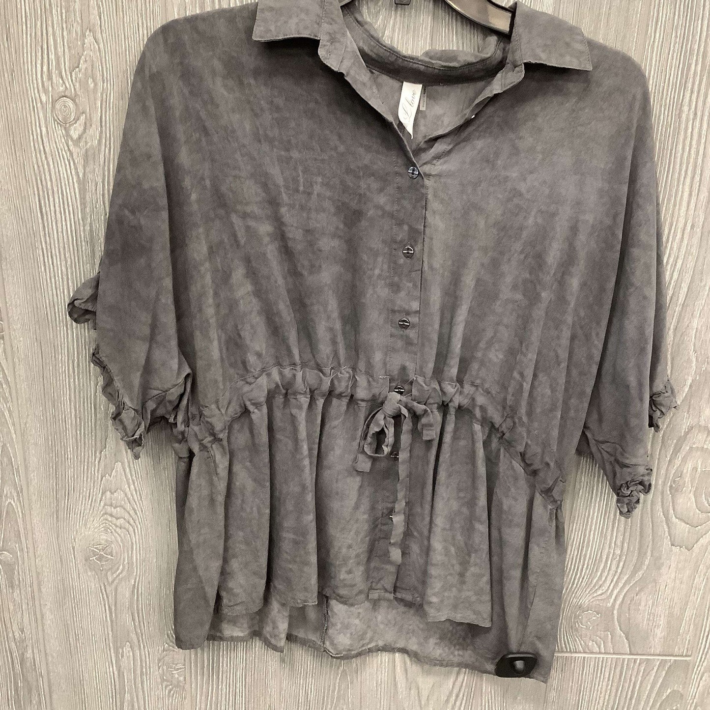 TOP SHORT SLEEVE SIZE SMALL BY L LOVE